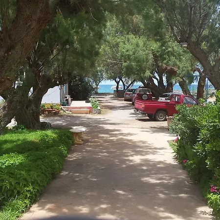 Aparthotel Leonidas *
