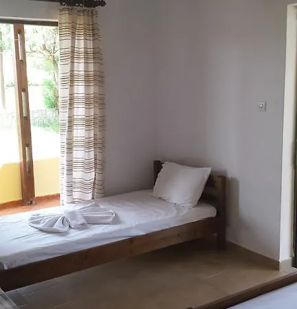 Aparthotel Leonidas *