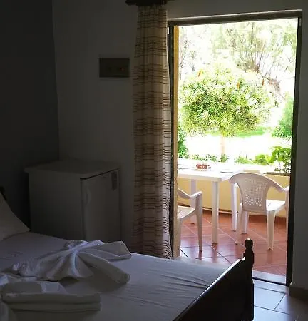 Aparthotel Leonidas *